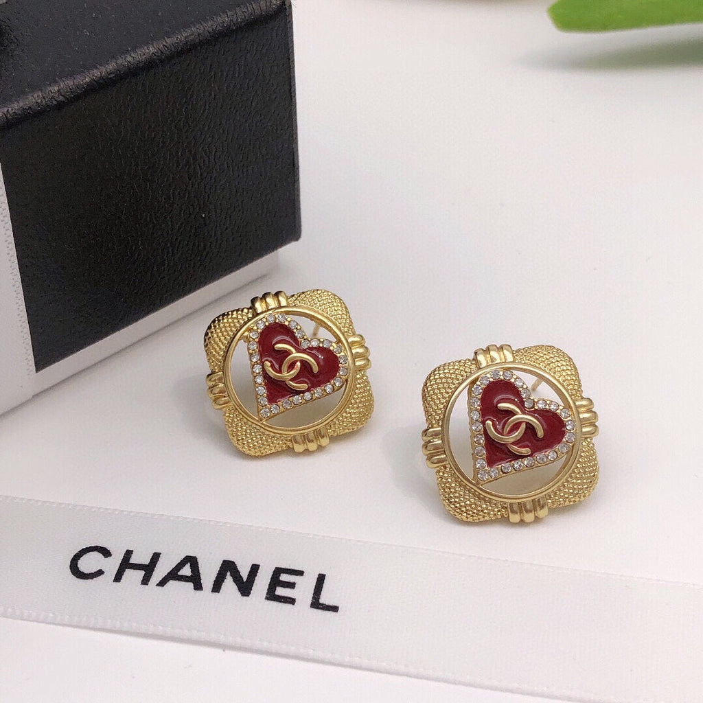 Chanel Heart Vintage Earrings - 18K Yellow Gold