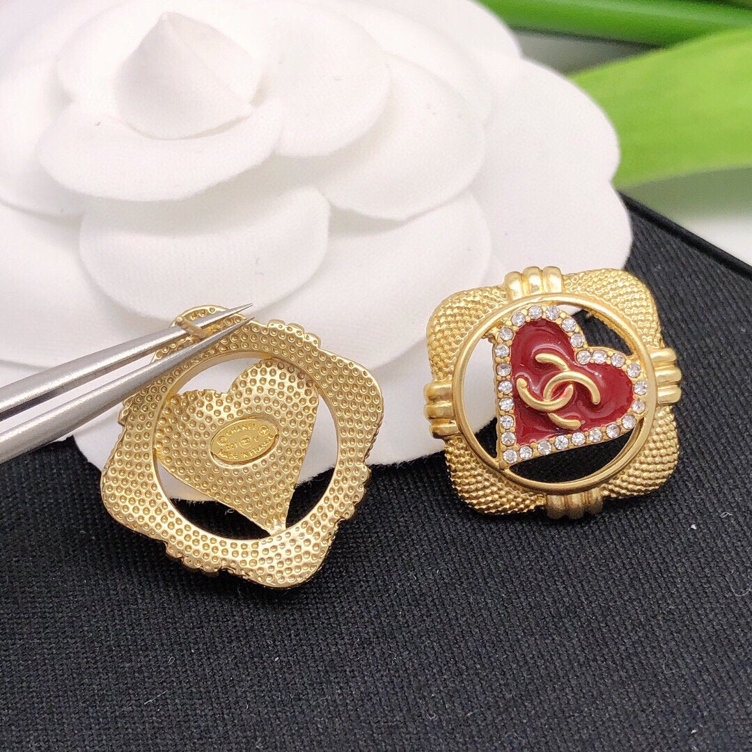 Chanel Heart Vintage Earrings - 18K Yellow Gold