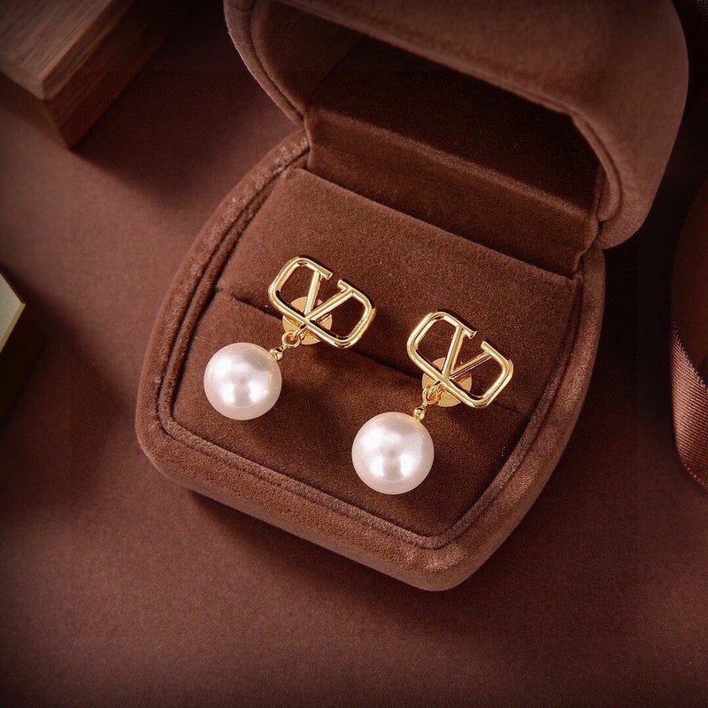 Valentino Pearl Earrings - 18K Yellow Gold