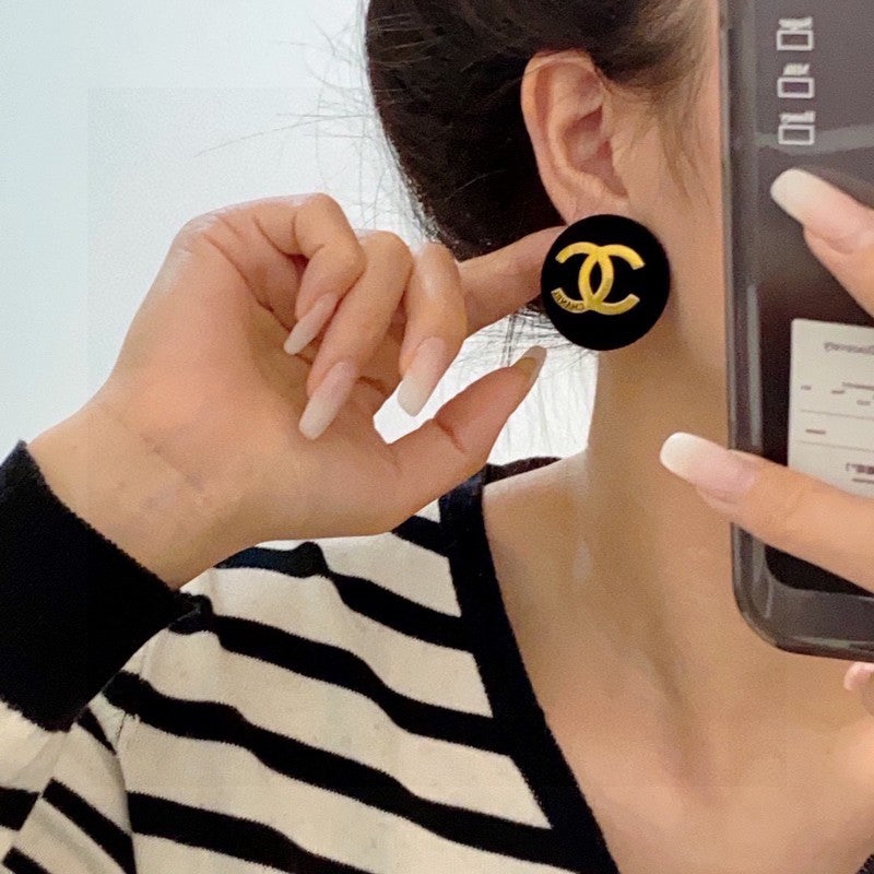 Chanel Black Earrings - 2.8 cm Height - 18K Yellow Gold