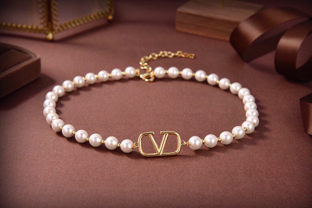 VLogo Pearls Choker Necklace