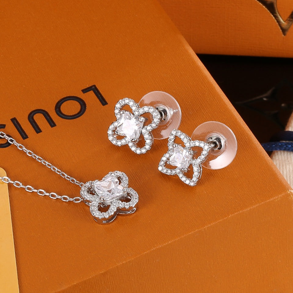 Louis Vuitton Blossom Earrings - 18K White Gold