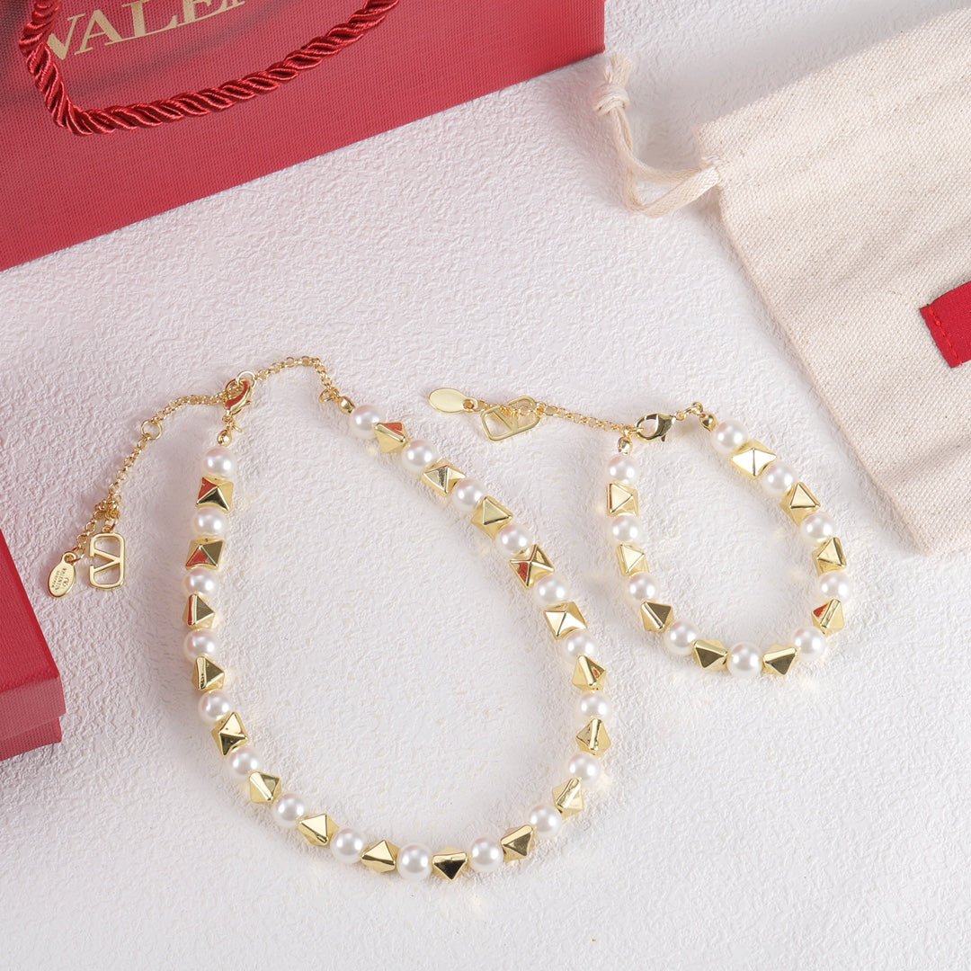 Valentino Rockstud Pearl Bracelet