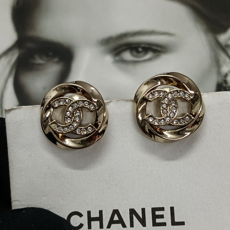 Chanel Round Diamond Earrings - 18K Rose Gold