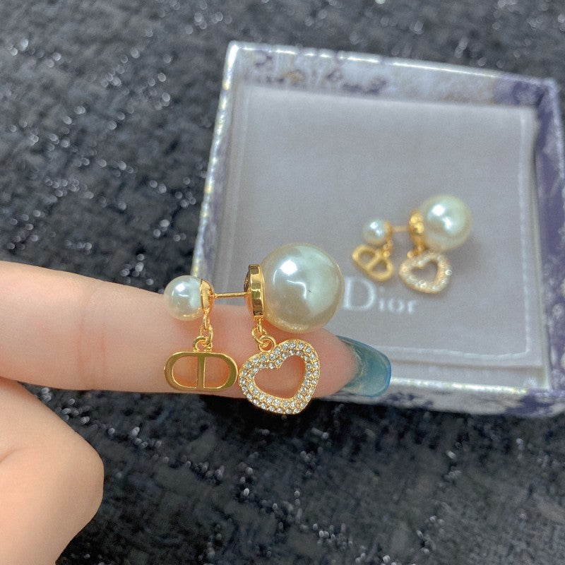 Dior 30 Montaigne Heart Earrings