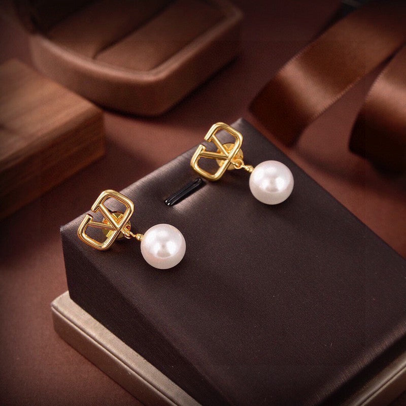 Valentino Pearl Earrings - 18K Yellow Gold