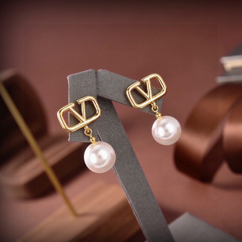 Valentino Pearl Earrings - 18K Yellow Gold