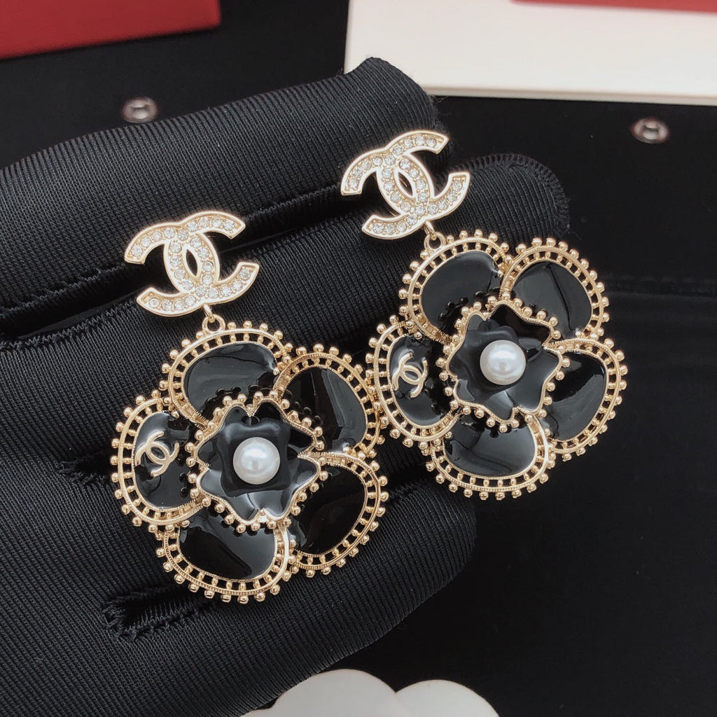 Chanel Camellia Diamond Earrings - 18K Yellow Gold
