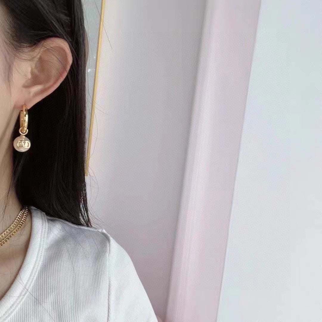 Valentino Pearl Earrings - 18K Yellow Gold