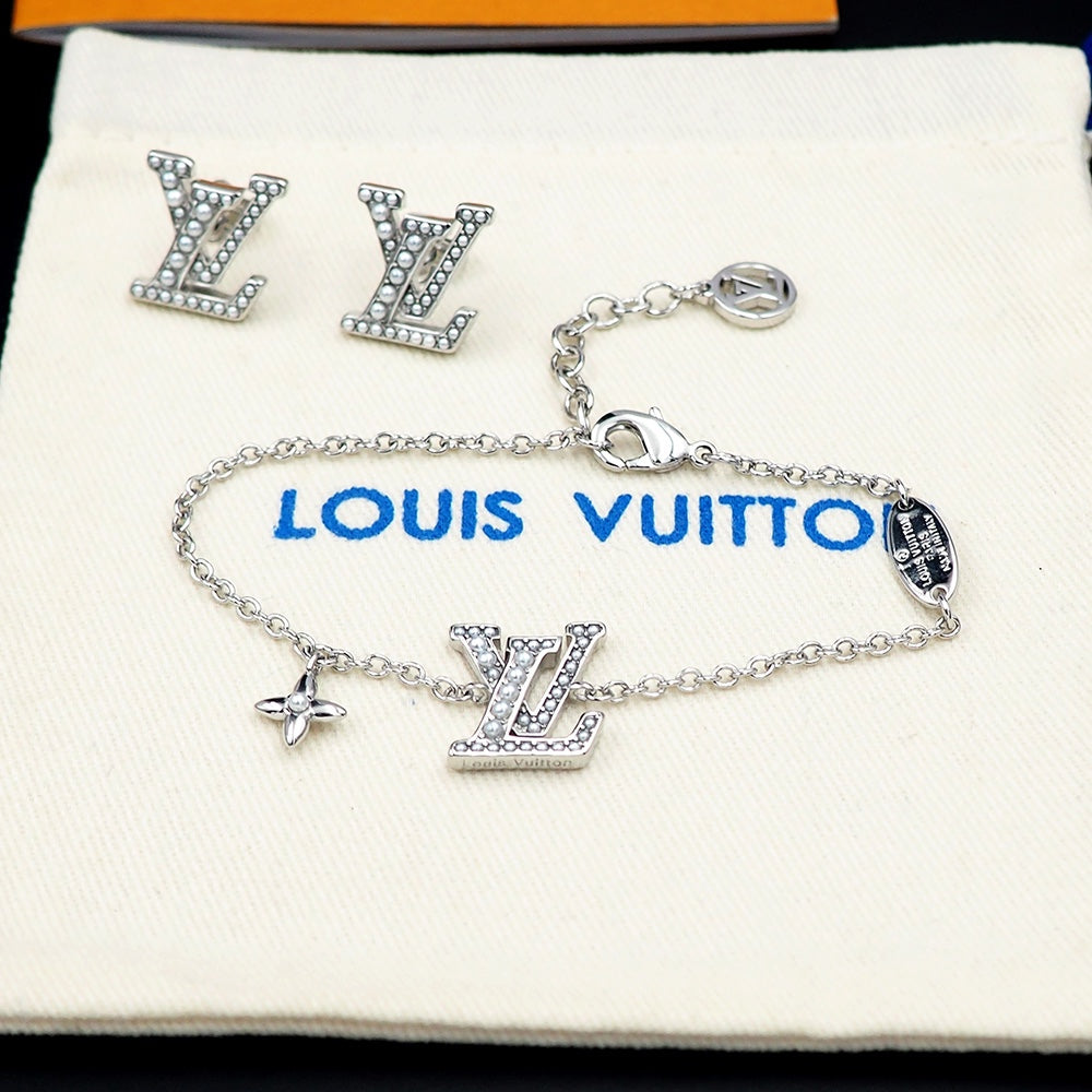 Louis Vuitton Iconic Pearl Bracelet