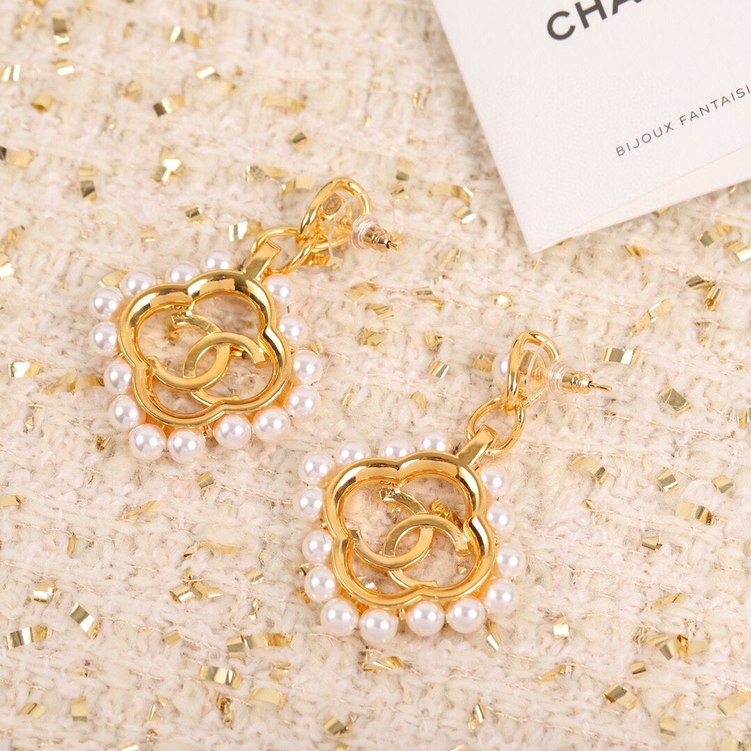 Chanel Square Pearl Pendant Earrings - 18K Yellow Gold