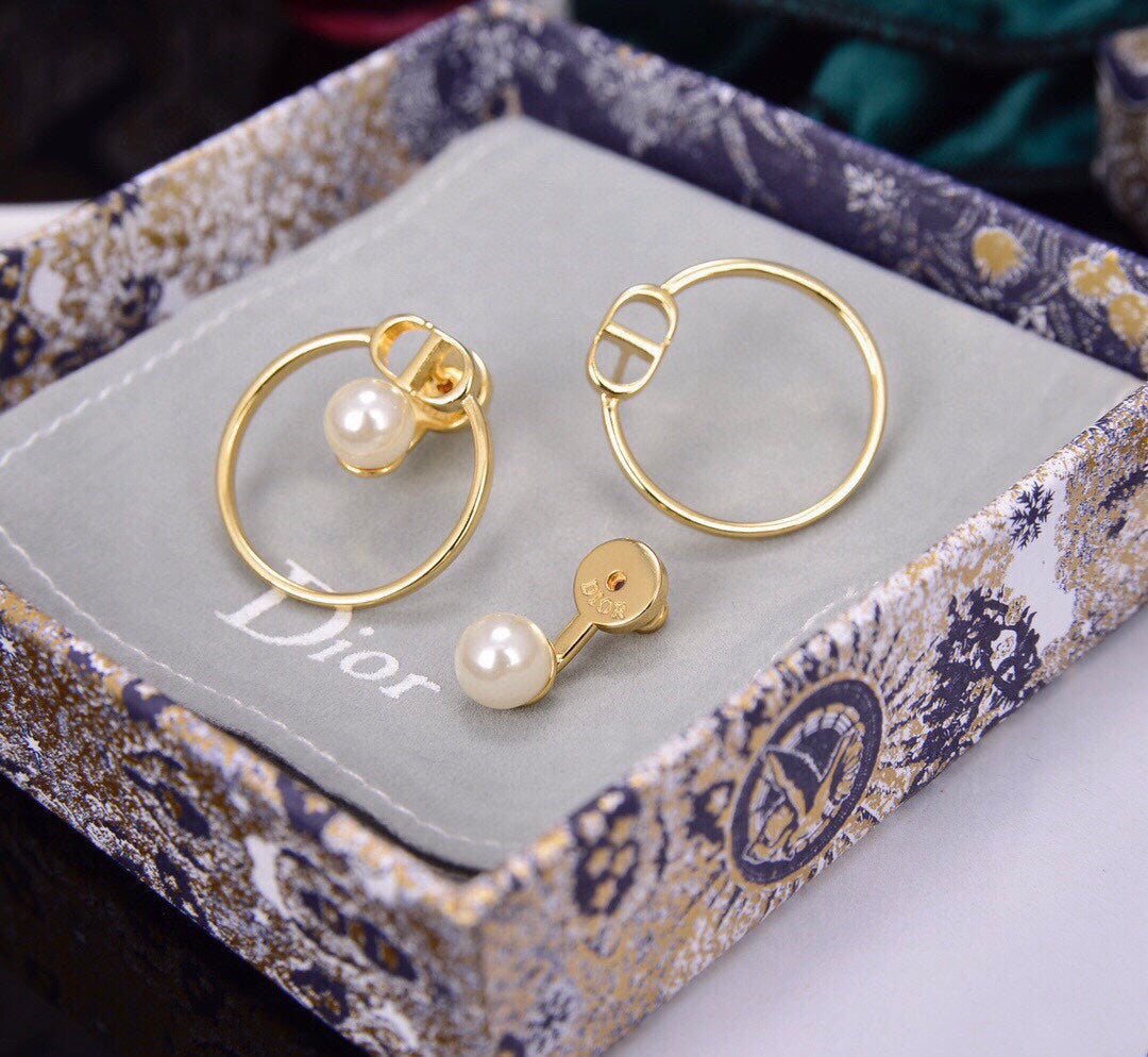 Dior 30 Montaigne Pearl Earrings