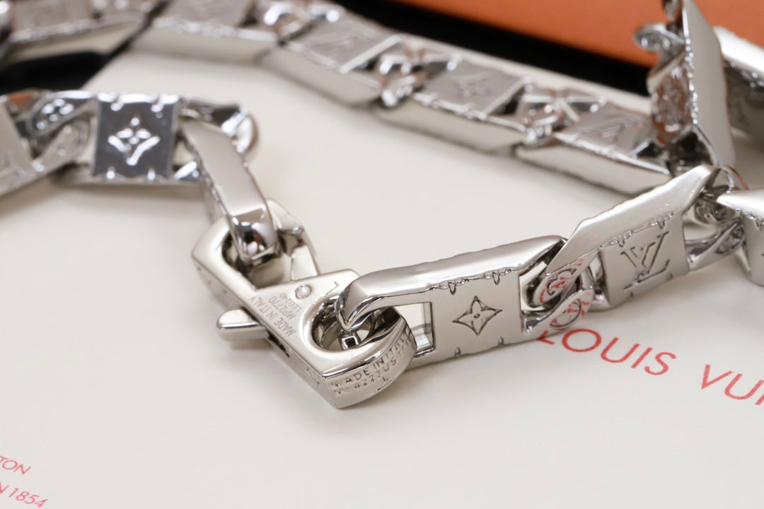 Louis Vuitton Monogram Tied Up Necklace